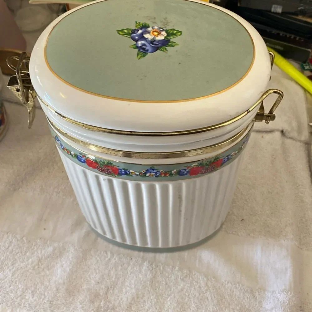 Knotts Berry Farm Foods 9” Oval Ceramic Canister with Hinged Lid Vintage